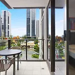 Broadbeach Apartment Central, Wifi Secure Park